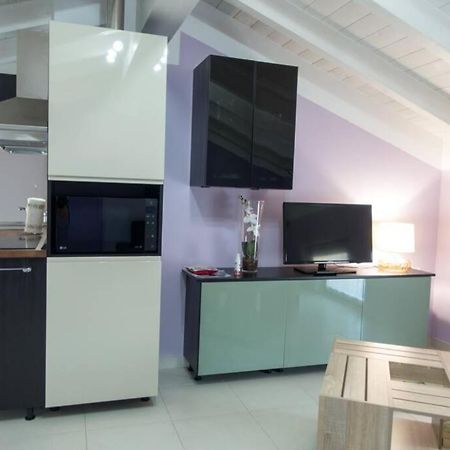 Apartment Viole, Cozy Attic Set In The Old Town Next To The Lake Arona Exterior foto