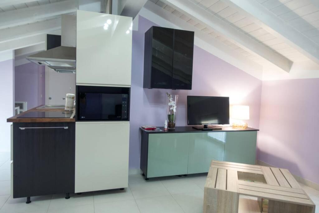 Apartment Viole, Cozy Attic Set In The Old Town Next To The Lake Arona Exterior foto