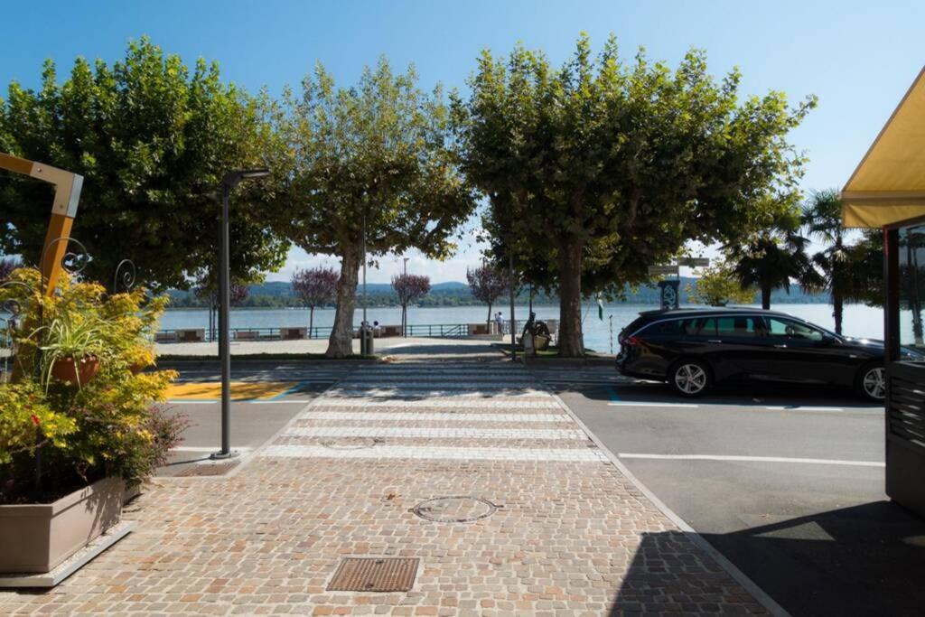 Apartment Viole, Cozy Attic Set In The Old Town Next To The Lake Arona Exterior foto